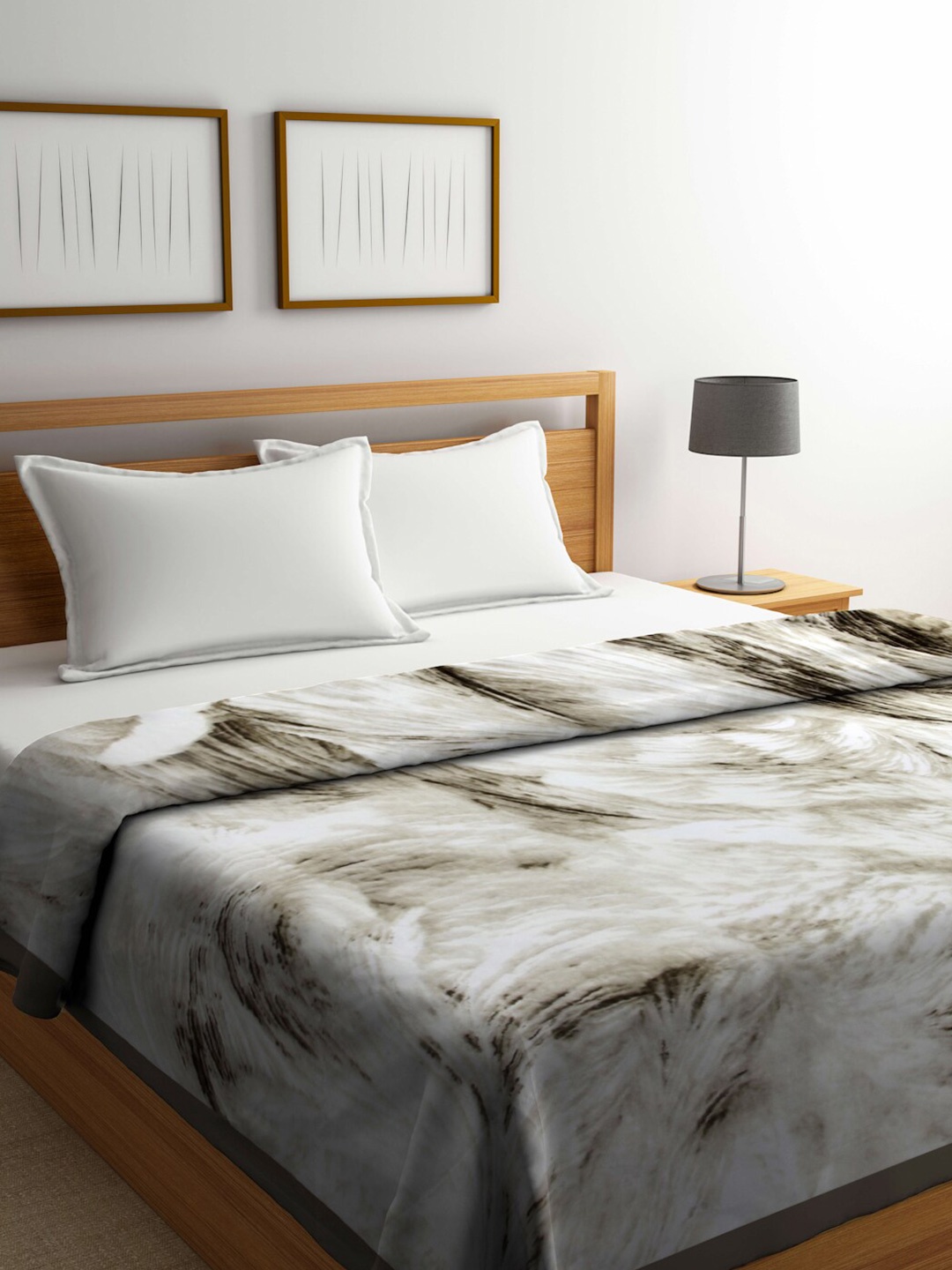 

Arrabi White & Olive Green 900 GSM Mild Winter Double Bed Blanket