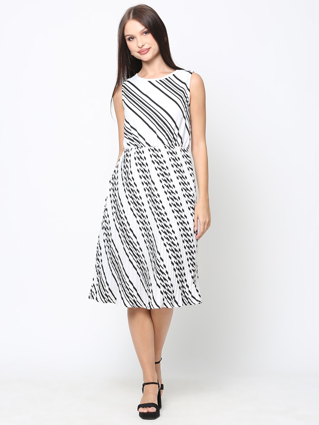 

DRIRO Printed Georgette Dress, White