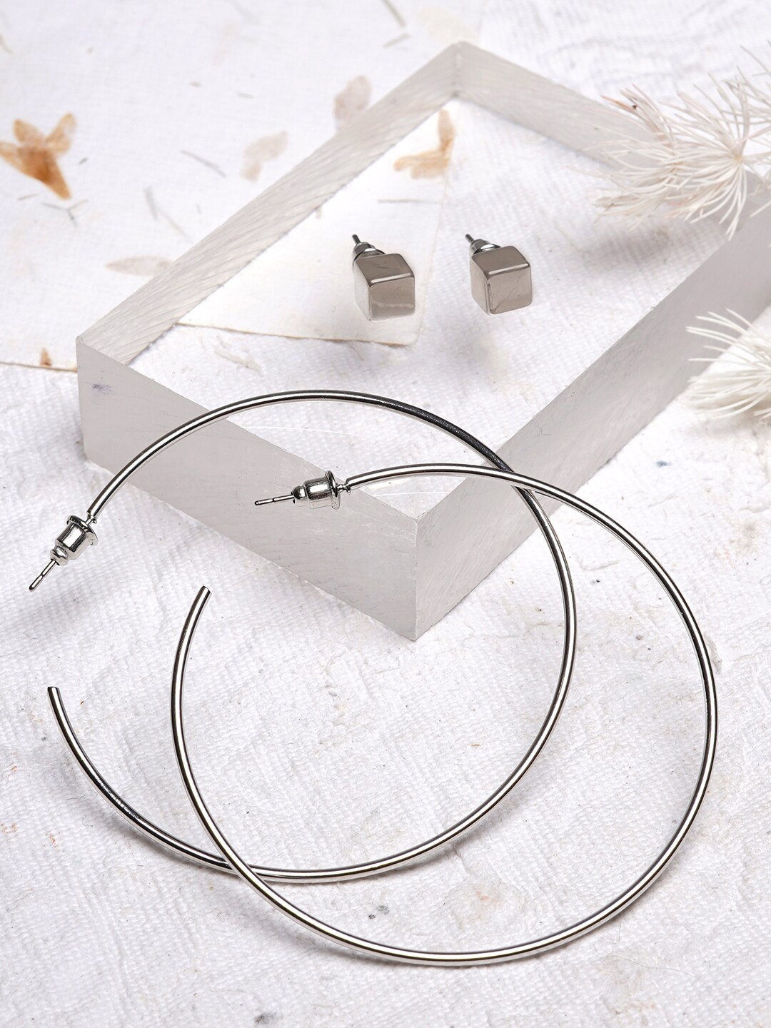 

JOKER & WITCH Set Of 2 Contemporary Half Hoop Earrings & Stud, White