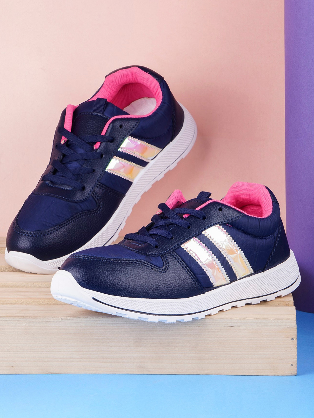 

Try Me Women Colourblocked Lightweight Sneakers, Black