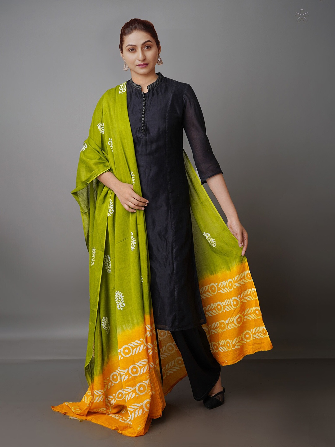 

Unnati Silks Ethnic Motifs Printed Pure Cotton Batik Dupatta, Green