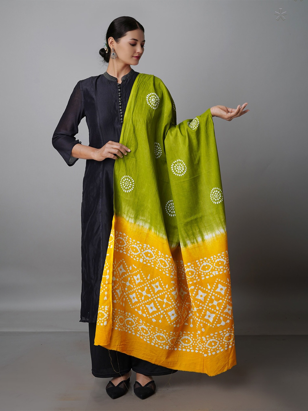 

Unnati Silks Ethnic Motifs Printed Pure Cotton Batik Dupatta, Green