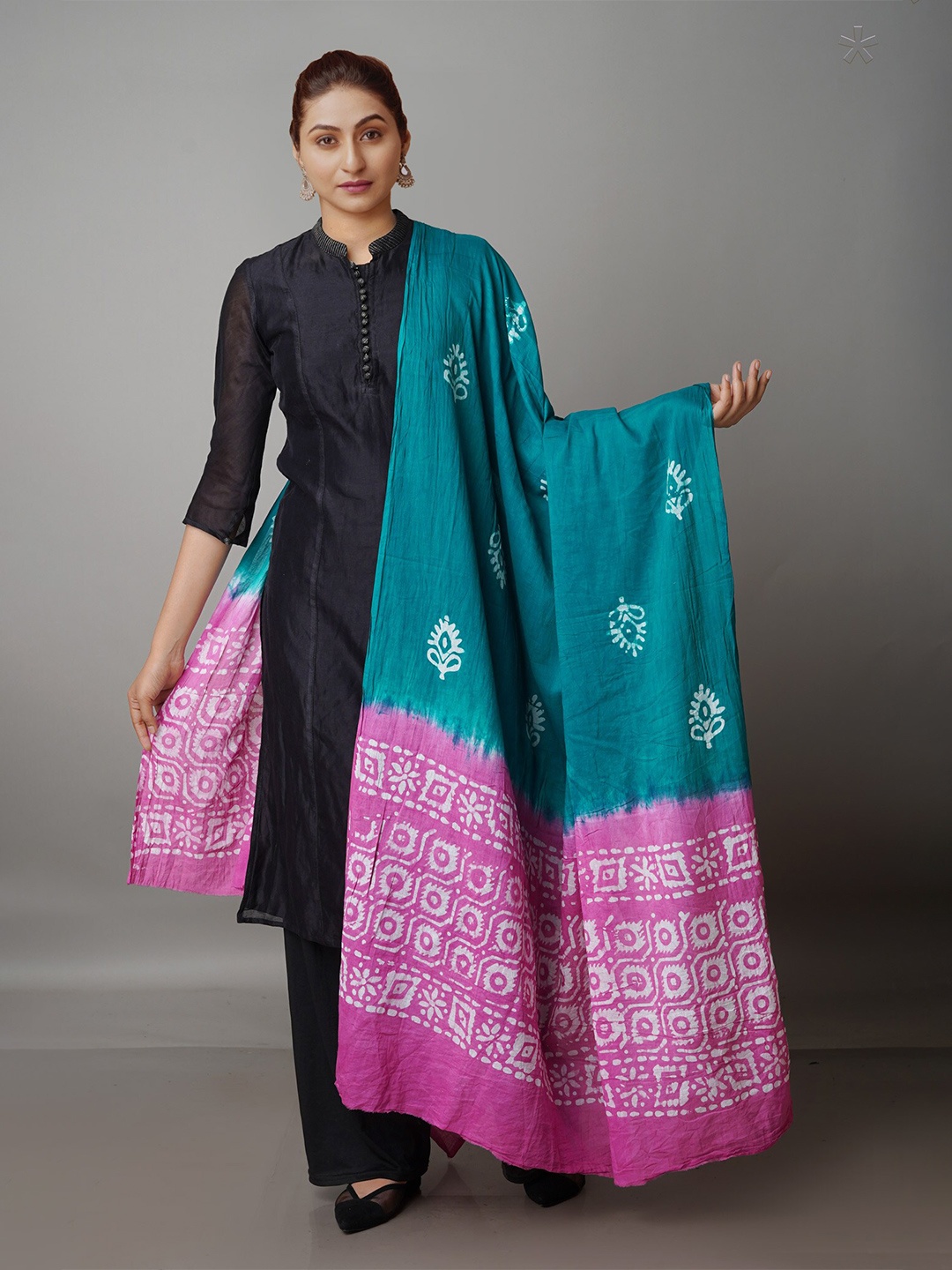

Unnati Silks Ethnic Motifs Printed Pure Cotton Batik Dupatta, Green