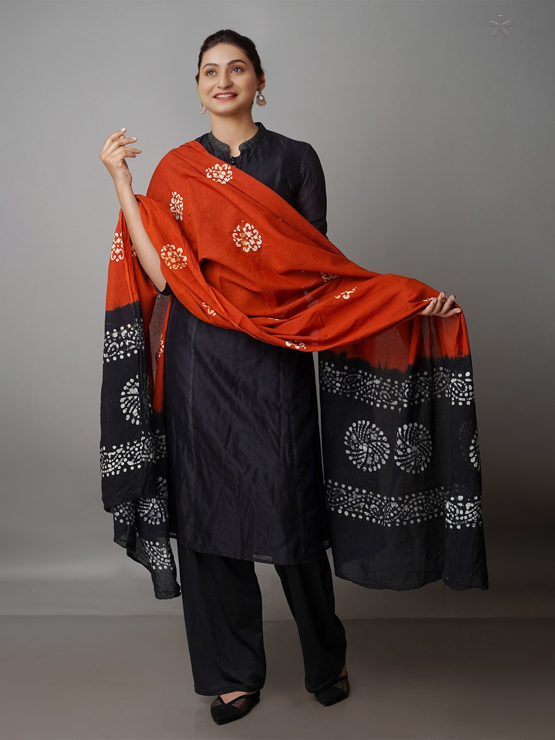 

Unnati Silks Ethnic Motifs Dyed Pure Cotton Batik Dupatta, Maroon