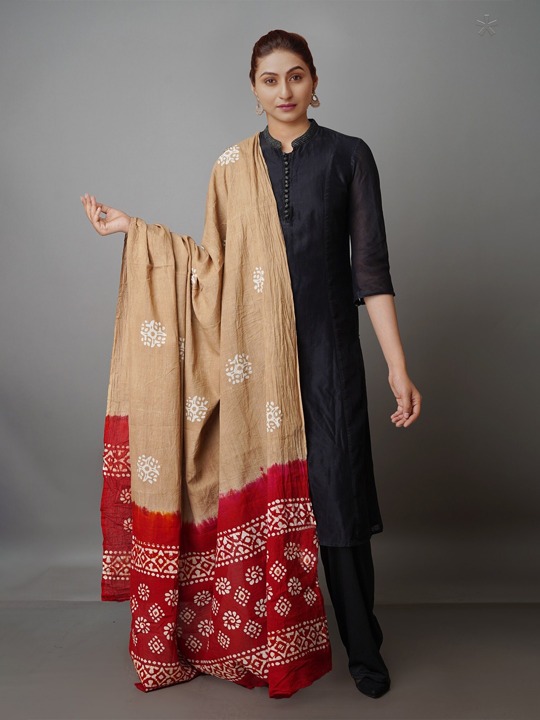 

Unnati Silks Ethnic Motifs Dyed Pure Cotton Batik Dupatta, Beige