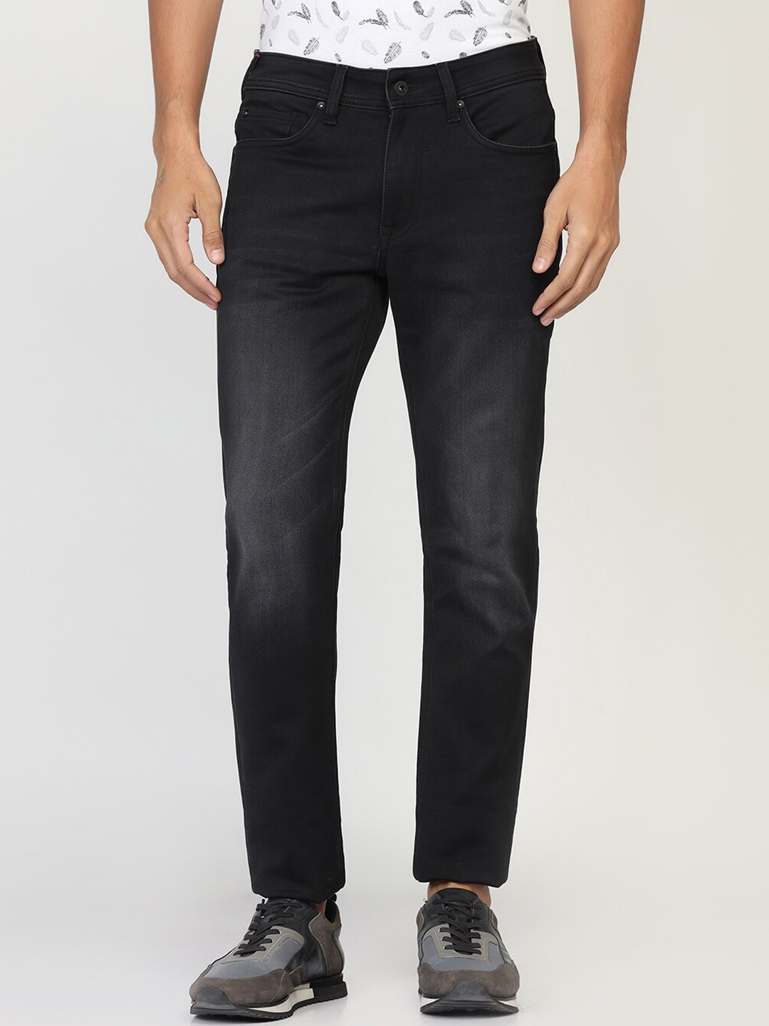 

Blackberrys Men Slim Fit Low-Rise Light Fade Stretchable Jeans, Black