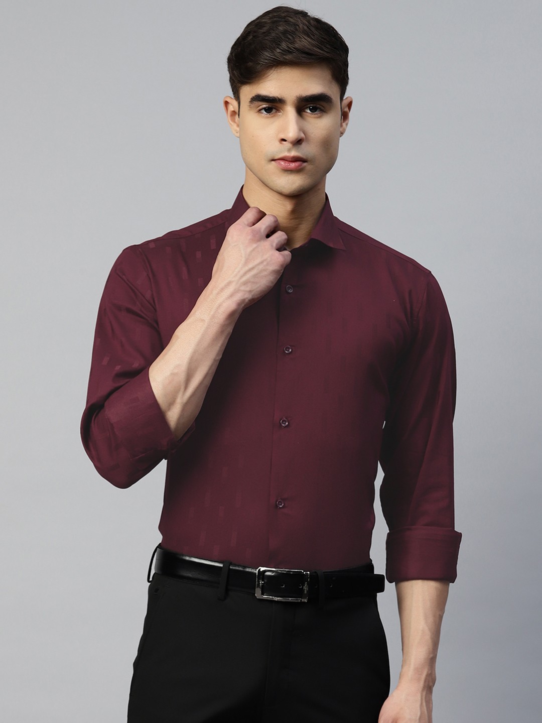 

MANQ Men Smart Solid Regular Fit Formal Shirt, Maroon