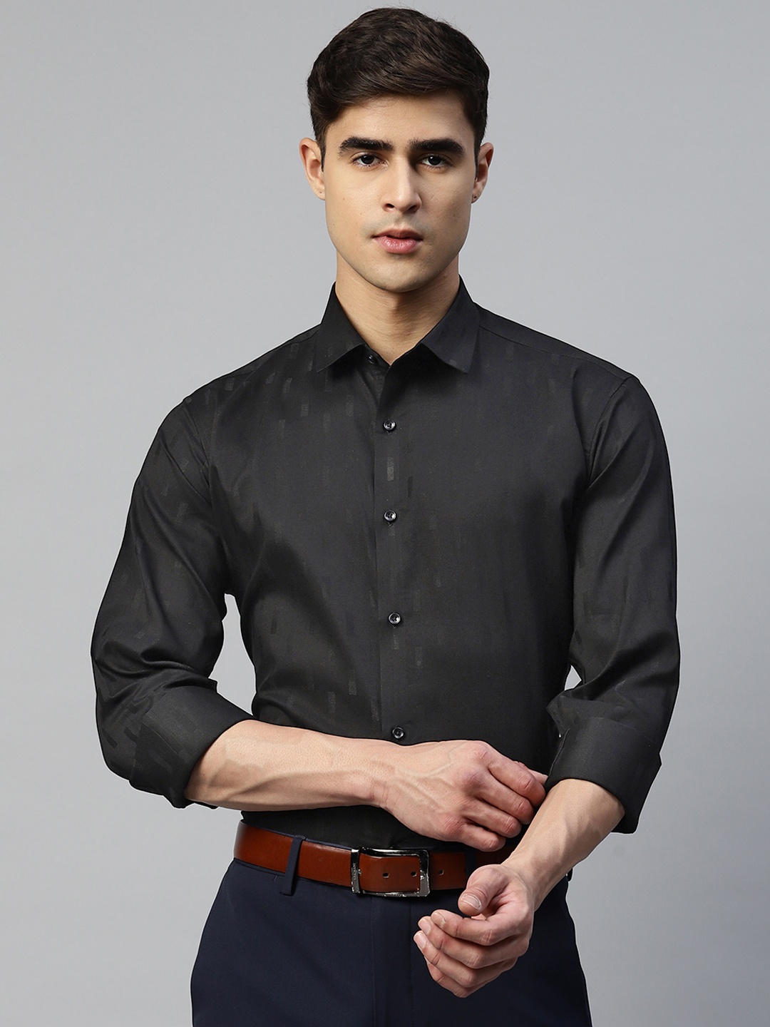 

MANQ Men Smart Solid Regular Fit Formal Shirt, Black