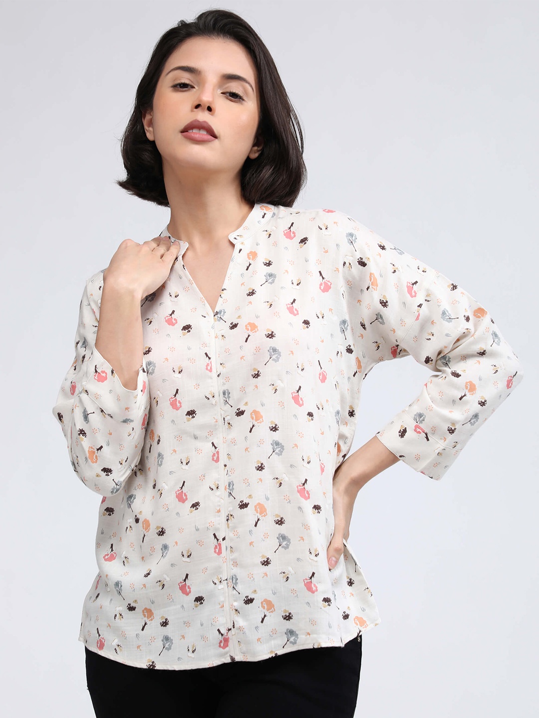 

IDK Off White Floral Printed Mandarin Collar Shirt Style Top