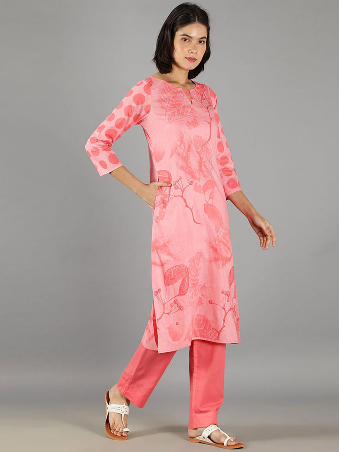 

BARARA ETHNIC Floral Printed Pure Cotton Kurti with Trousers & With Dupatta, Peach