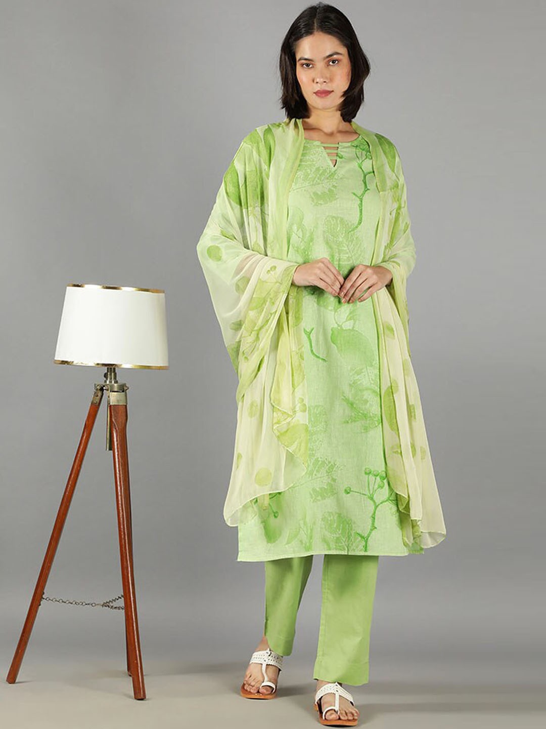 

BARARA ETHNIC Floral Printed Pure Cotton Notch Collar Kurta with Trousers & Dupatta, Green