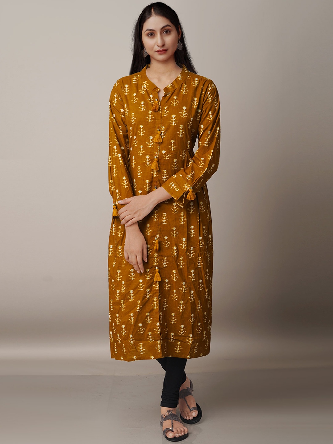 

Unnati Silks Women Floral Printed Handloom Cotton Kurta, Olive