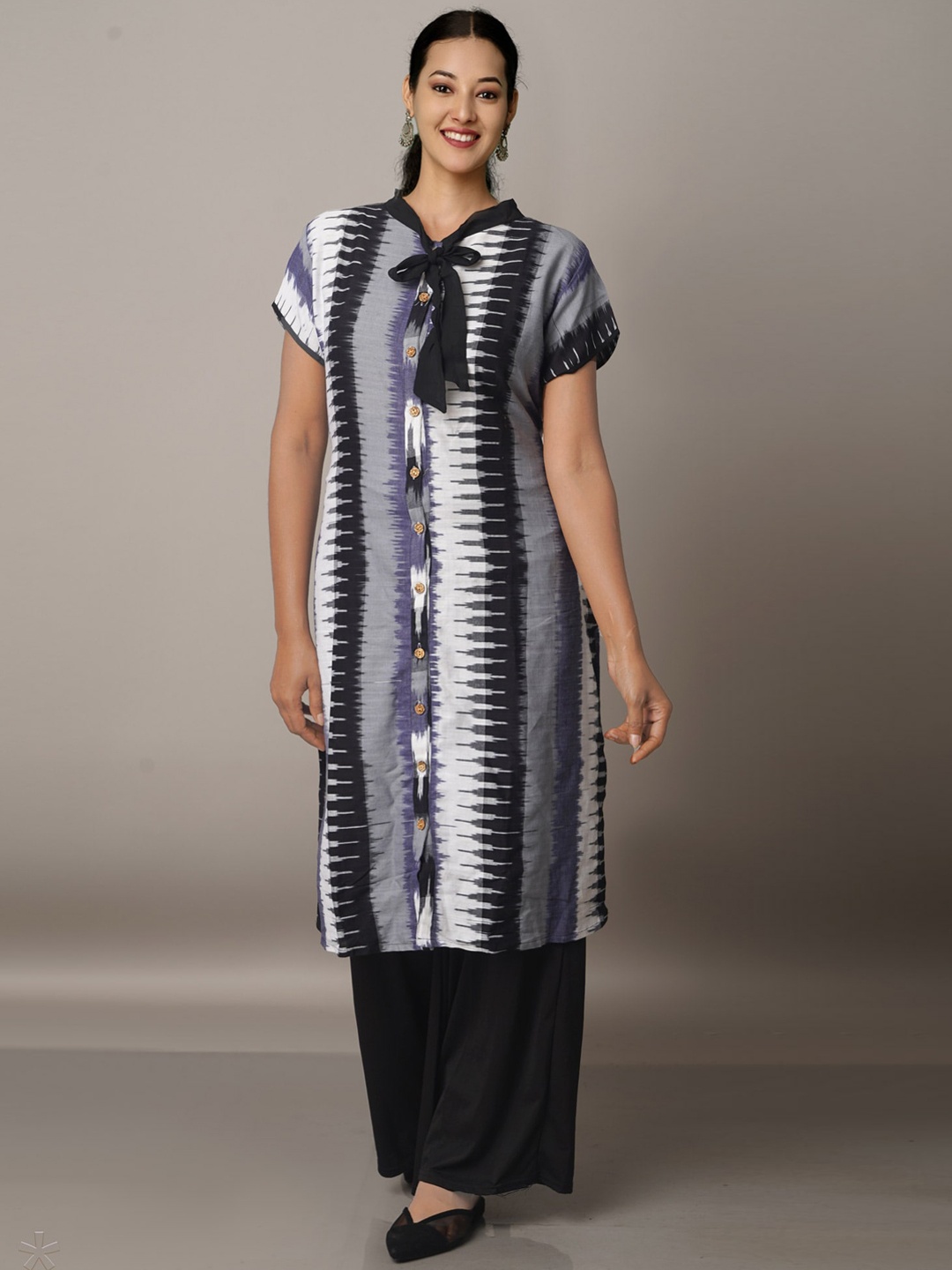 

Unnati Silks Women Geometric Printed Handloom Cotton Kurta, Grey