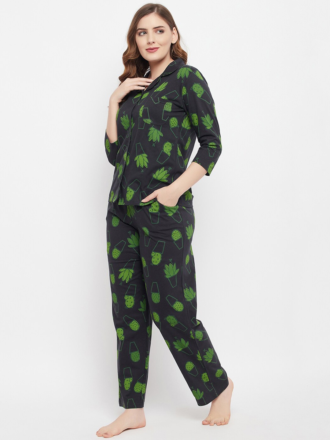 

Clovia Women Printed Pure Cotton Night suit, Black