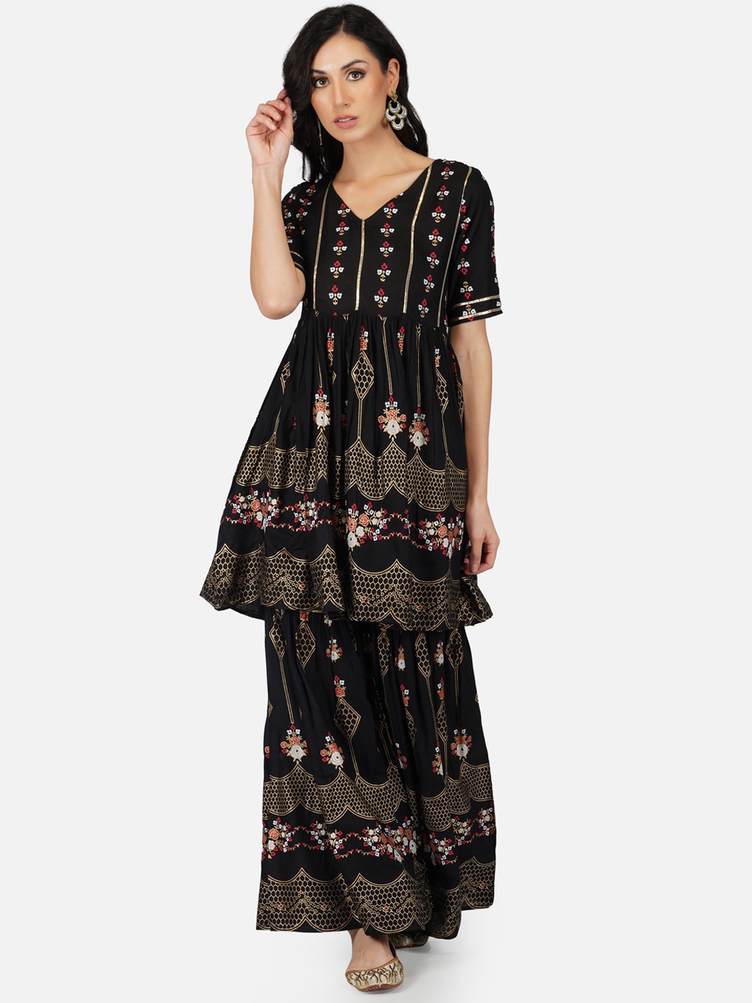 

METRO-FASHION Women Black Floral Printed Kurta with Sharara