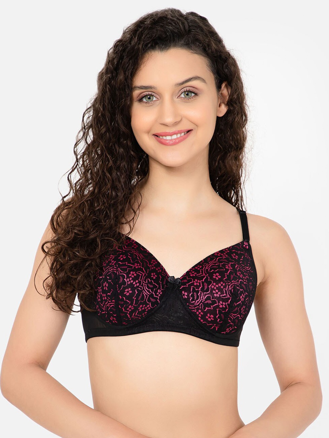

Clovia Everyday Non-Wired Lightly Padded Lace Bra, Black