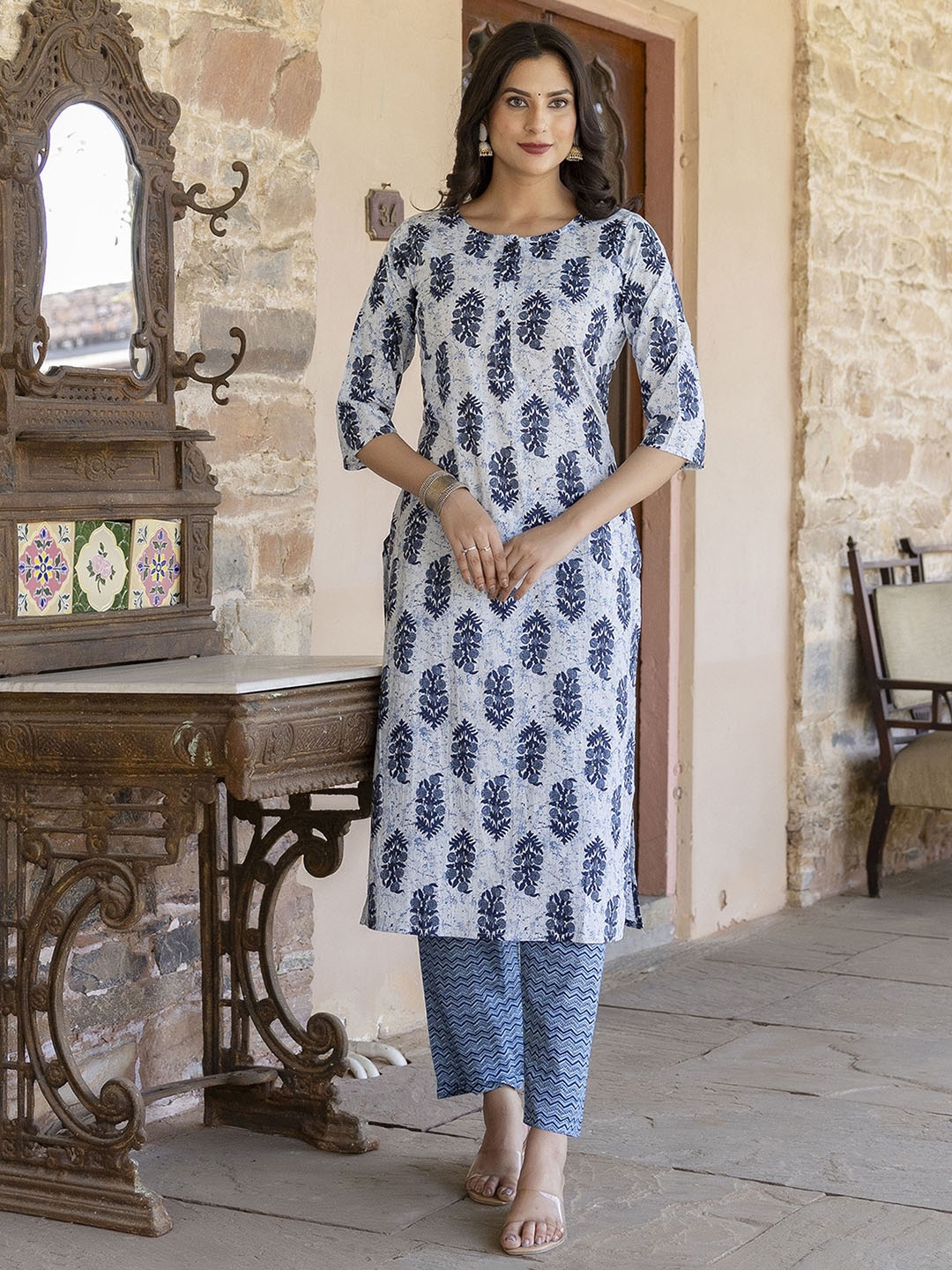 

Nayo Women Floral Printed Pure Cotton Kurta with Trousers, Blue
