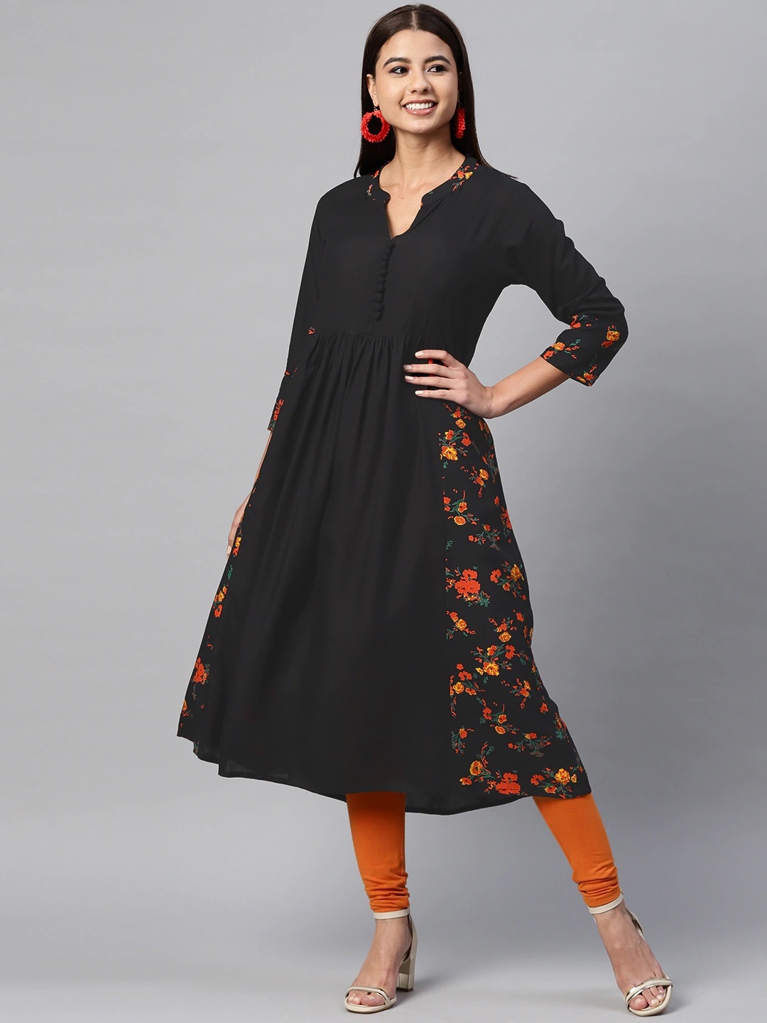 

Meeranshi Women Floral Printed Block Print Kurta, Black