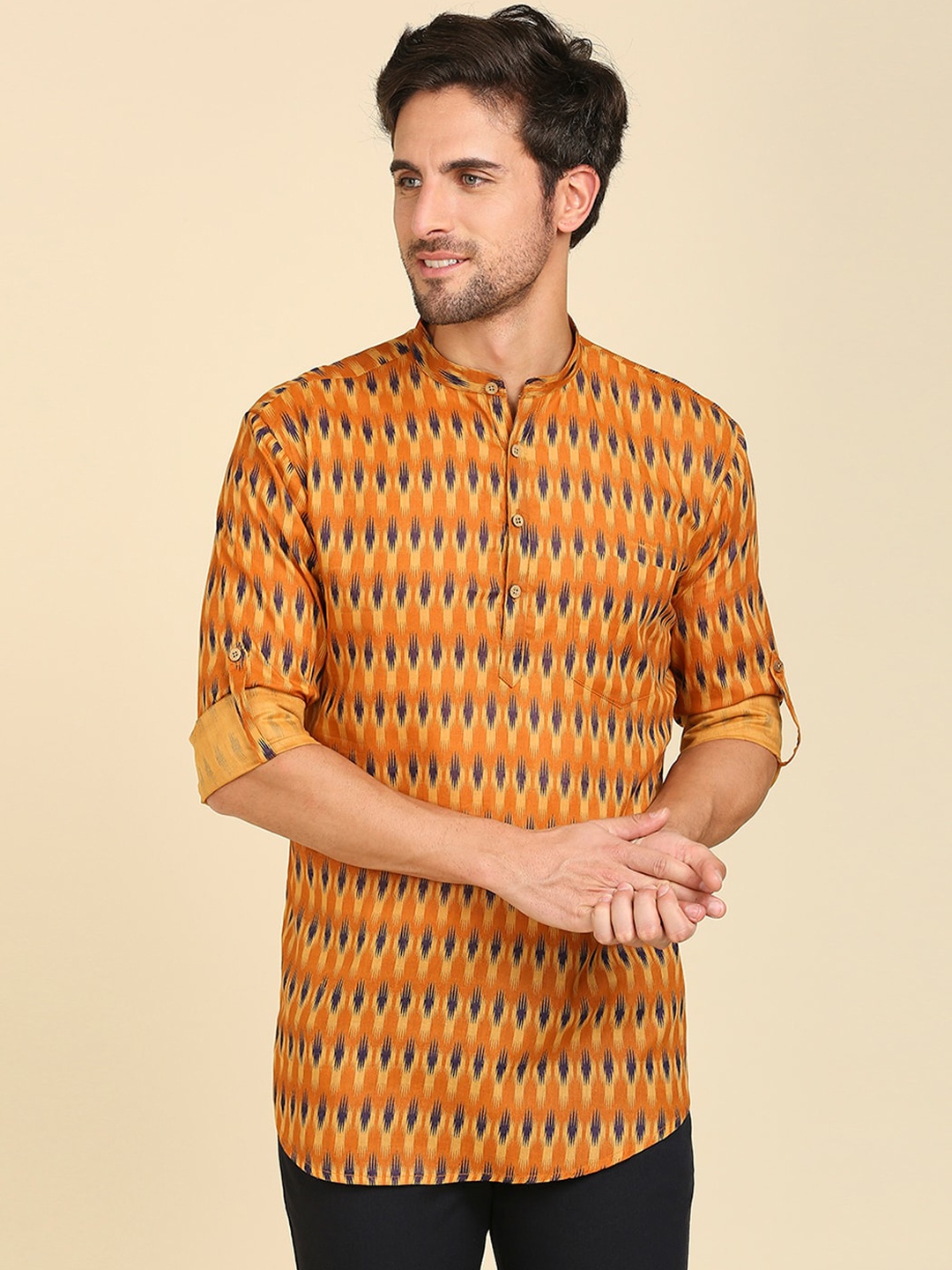 

RAJUBHAI HARGOVINDAS Men Geometric Printed Cotton Kurta, Yellow