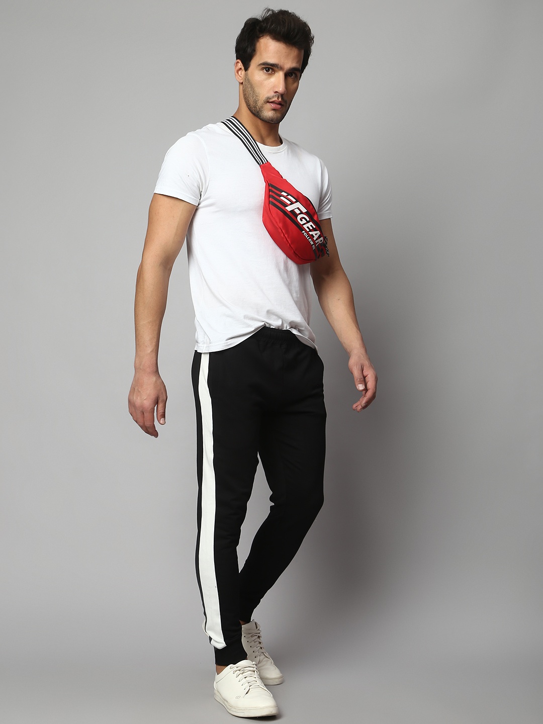 

Hubberholme Men Pure Cotton Slim Fit Joggers, Black