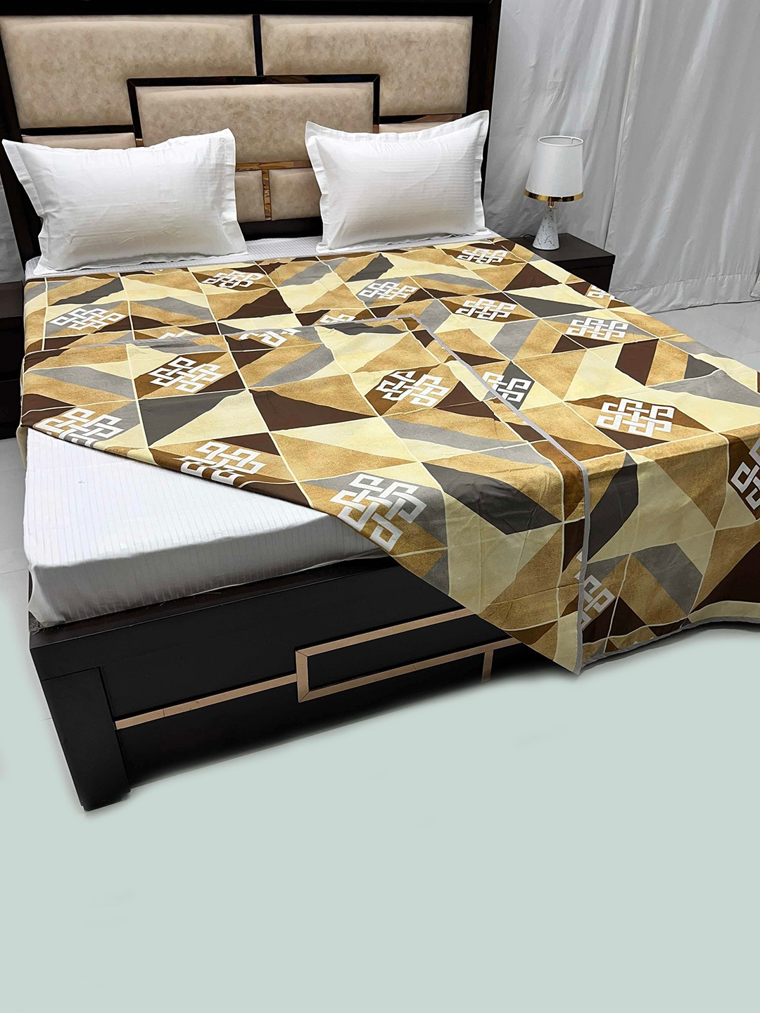 

Pure Decor Brown & White Printed Super King Size Pure Cotton Duvet Cover