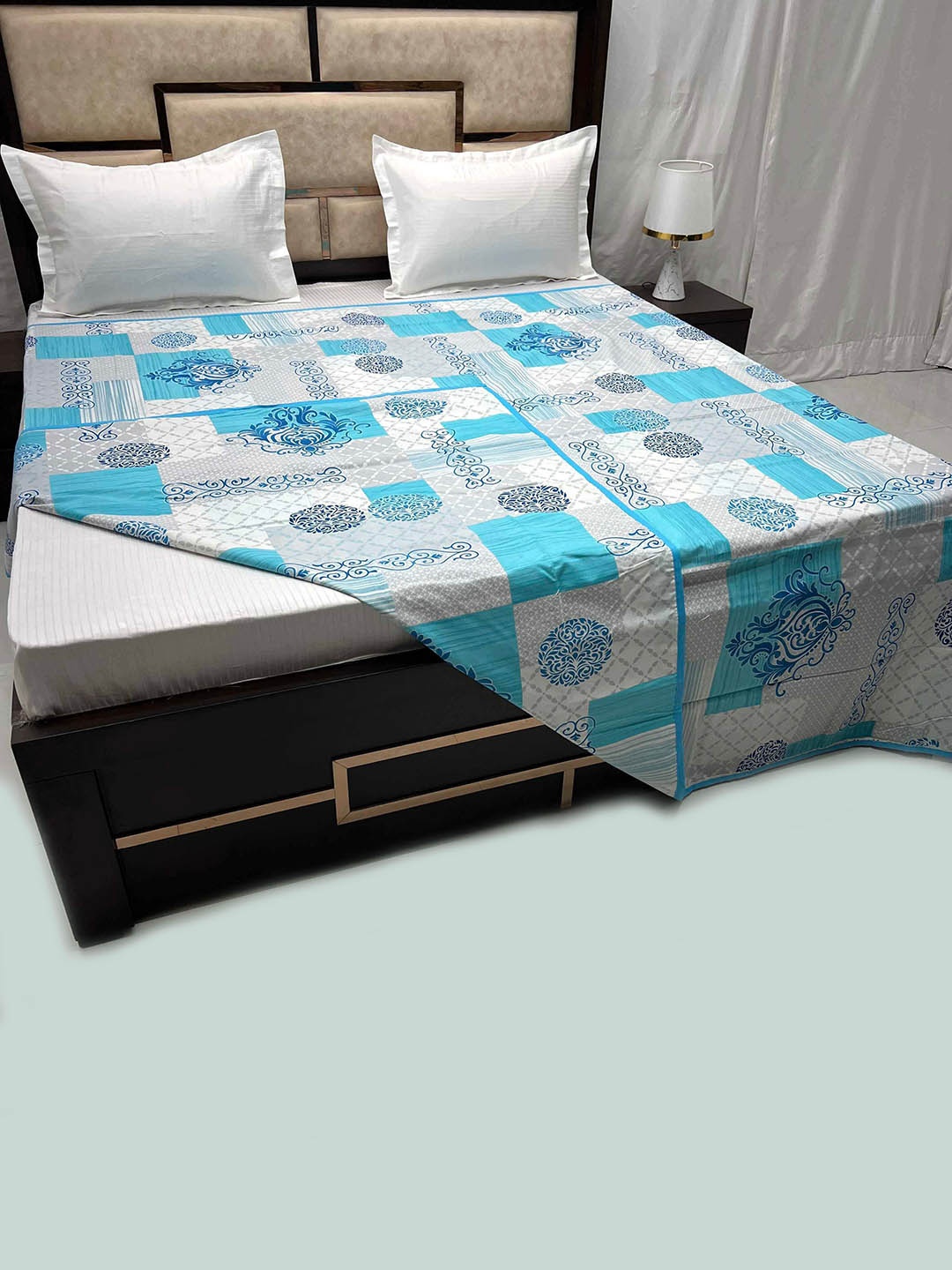 

Pure Decor Blue Printed Pure Cotton 300 TC King-Size Duvet Cover