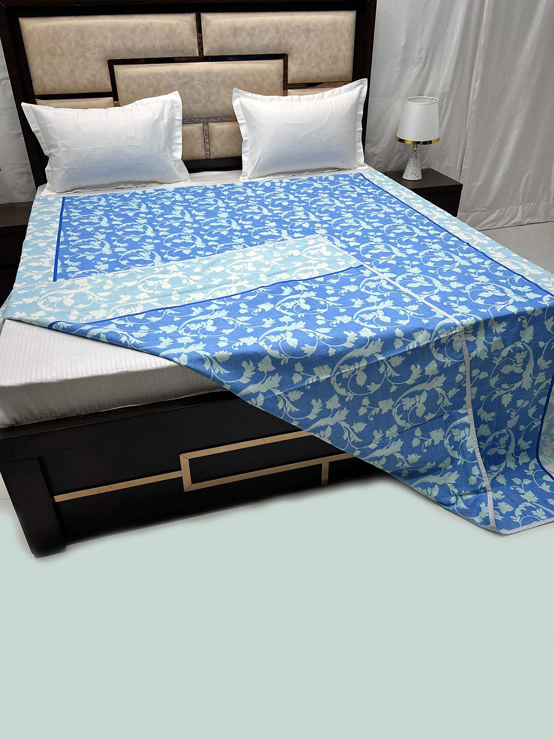 

Pure Decor Blue Floral Printed Pure Cotton 300 TC King-Size Duvet Cover
