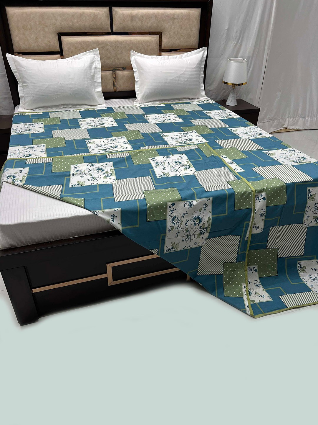

Pure Decor Blue & White Geometric Super King Size Pure Cotton Duvet Cover With Zipper