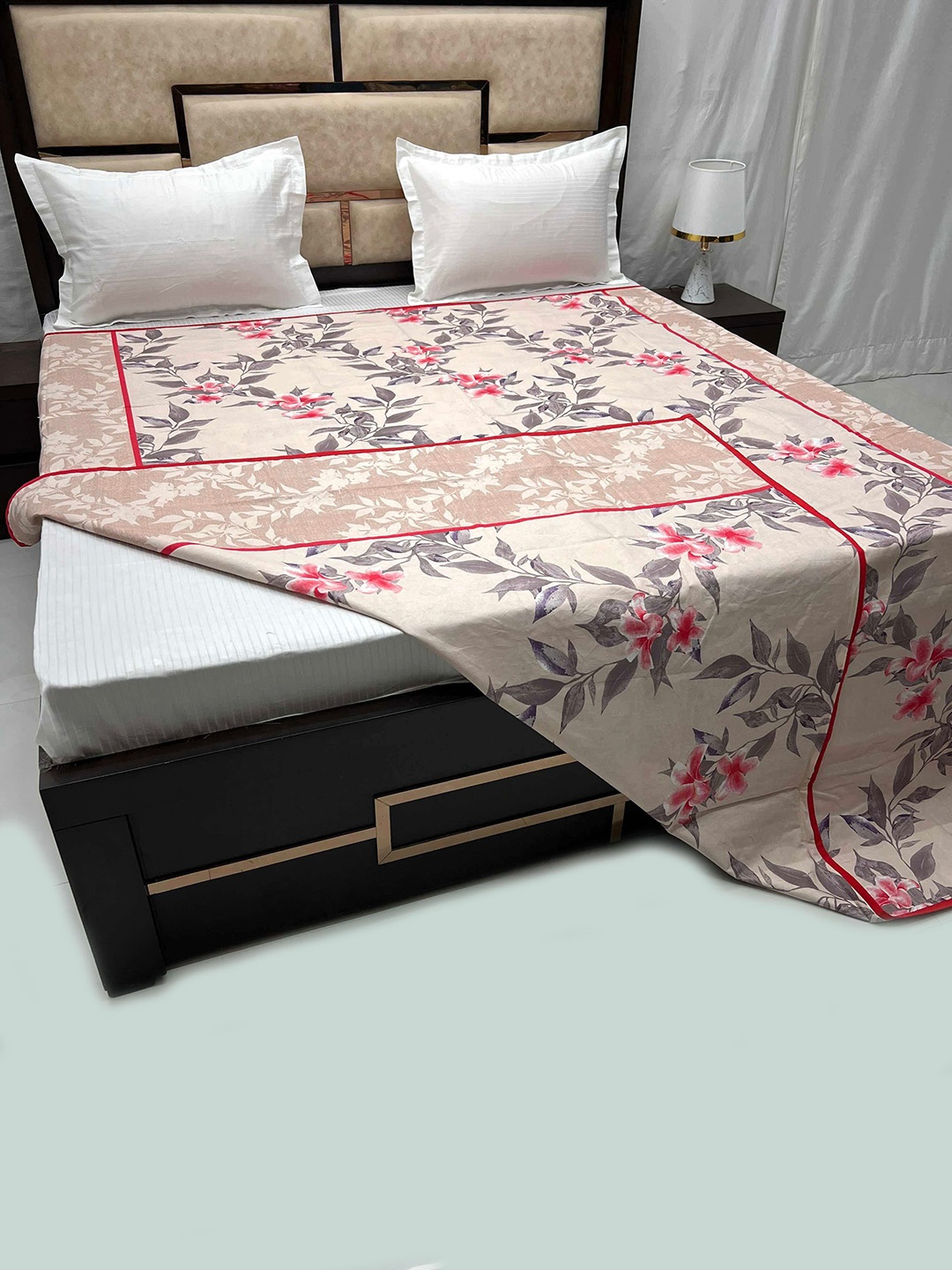 

Pure Decor Cream-Colored & Black Printed Pure Cotton Duvet Cover