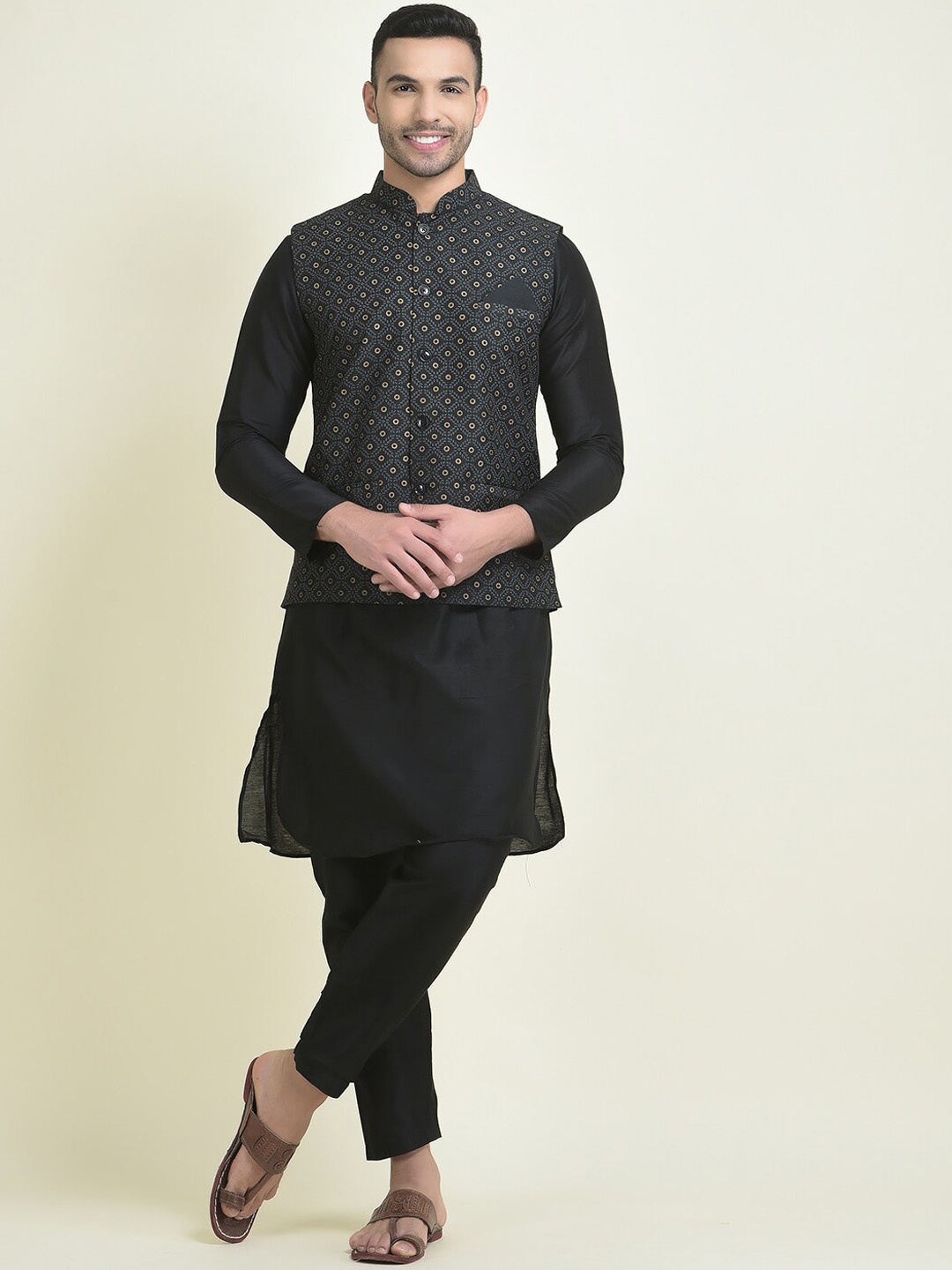 

DEYANN Men Ethnic Motifs Printed Kurta with Pyjamas, Black