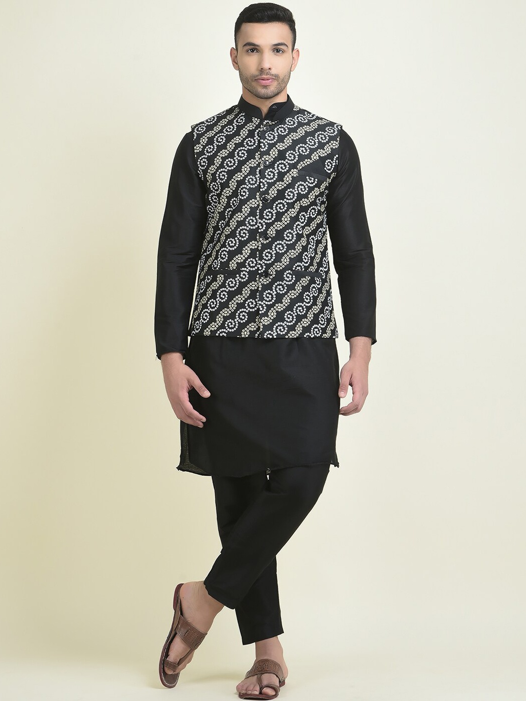 

DEYANN Men Ethnic Motifs Printed Kurta with Pyjamas, Black