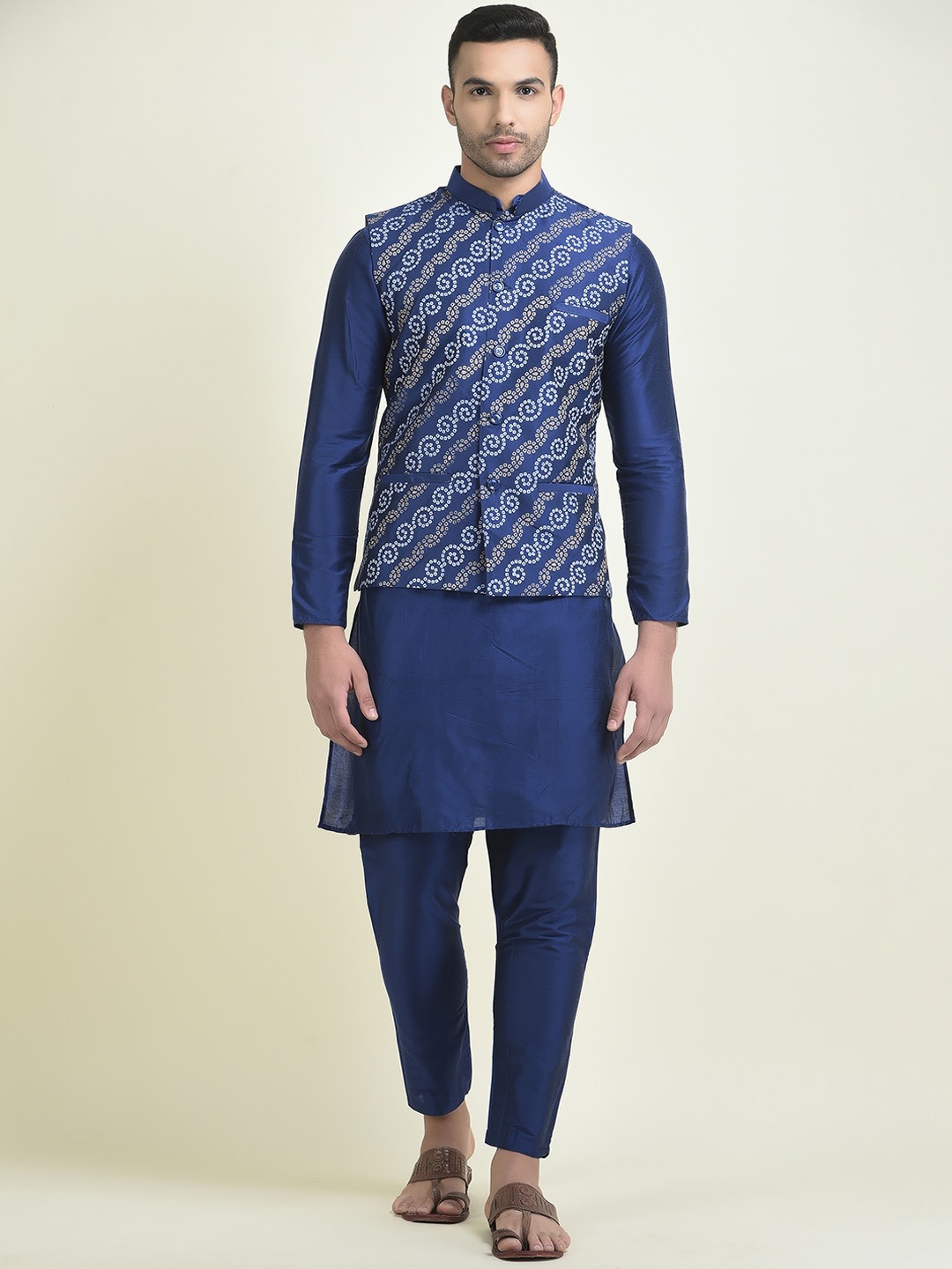 

DEYANN Men Ethnic Motifs Kurta with Pyjamas & Nehru Jacket, Blue