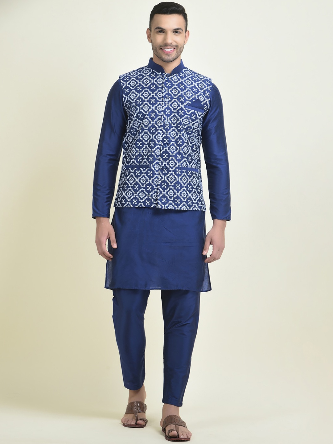 

DEYANN Men Solid Kurta with Pyjamas & Nehru Jacket, Blue
