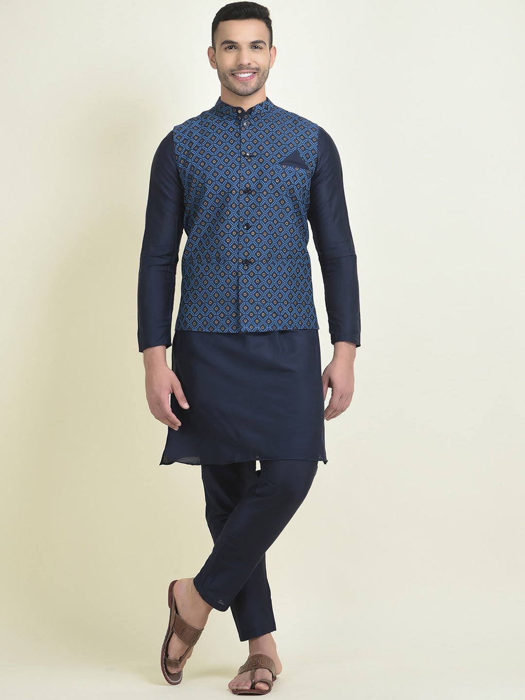 

DEYANN Men Ethnic Motifs Kurta with Pyjamas & Nehru Jacket, Navy blue