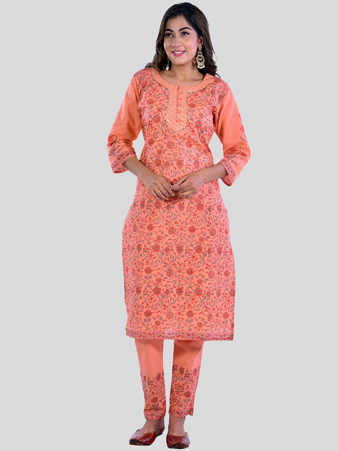 

Mishpra Women Floral Printed Pure Cotton Kurta with Trousers, Coral