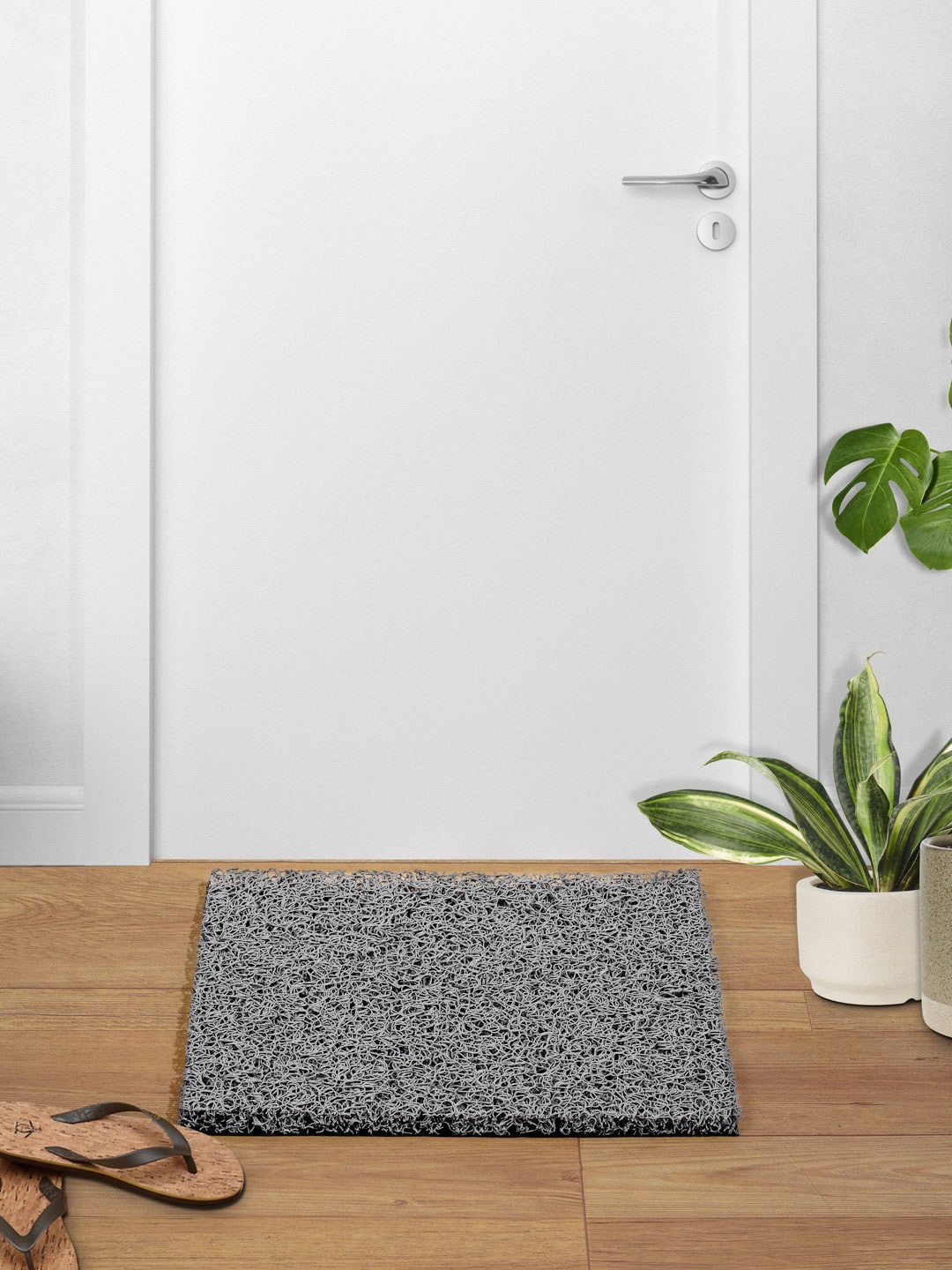 

DREAM WEAVERZ Grey Textured 1000 GSM Medium Size Anti-Skid Rubber Coir Doormat