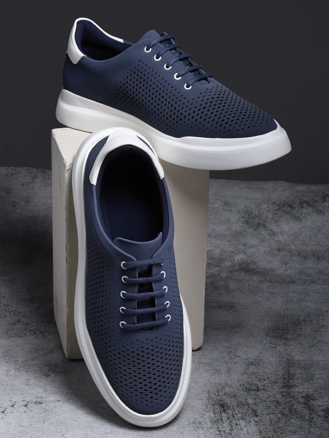 

Solethreads Men Perforated Sneakers, Navy blue