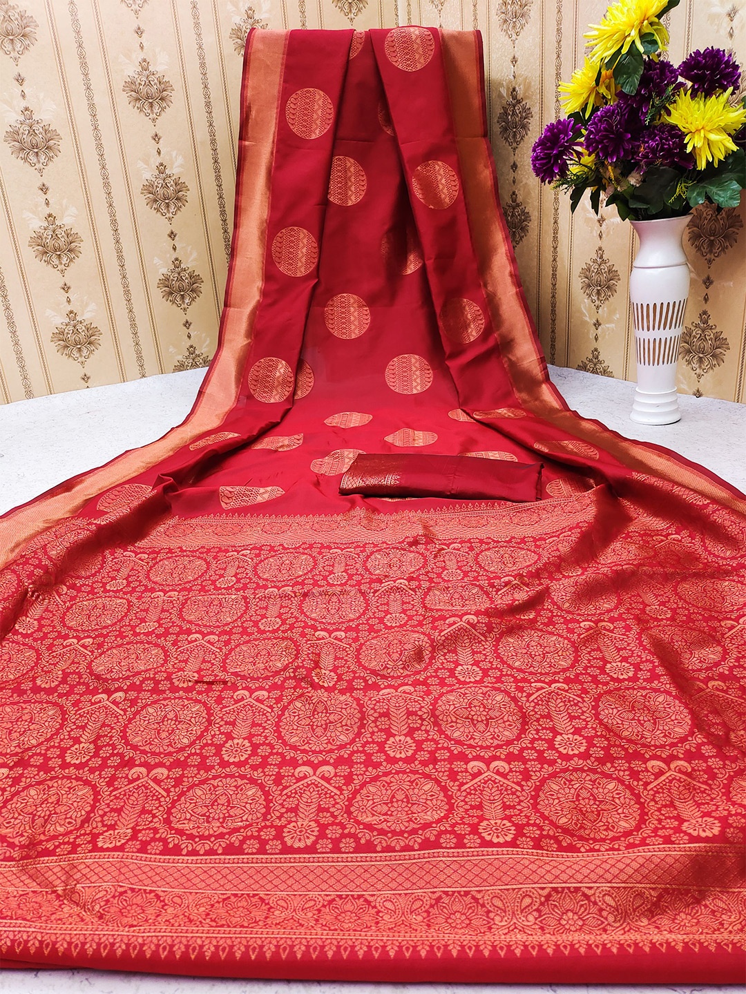 

AADVIKA Ethnic Motifs Zari Silk Blend Kanjeevaram Saree, Red