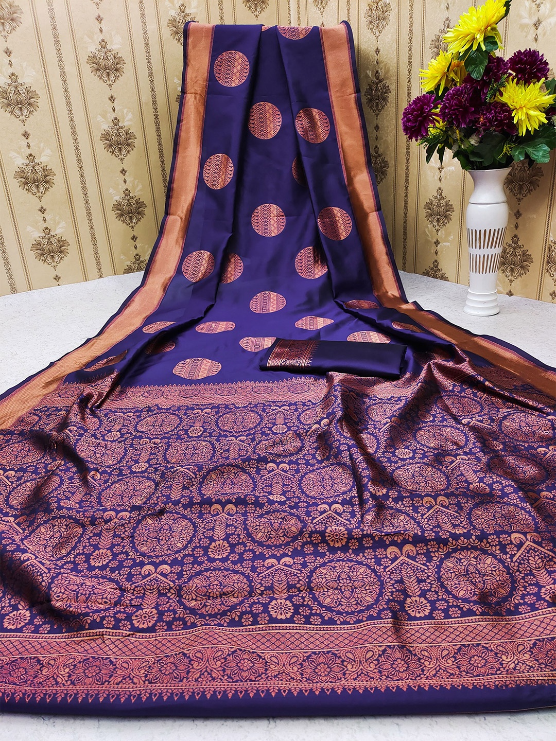 

AADVIKA Ethnic Motifs Silk Blend Kanjeevaram Saree, Blue