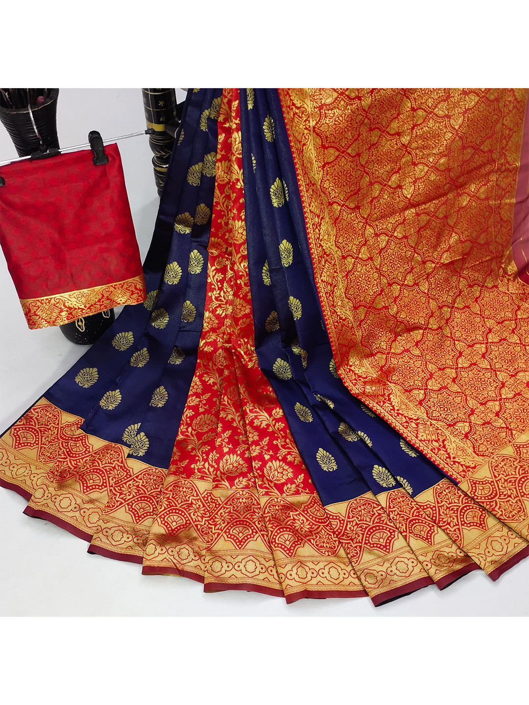 

AADVIKA Woven Design Zari Silk Blend Kanjeevaram Saree, Blue