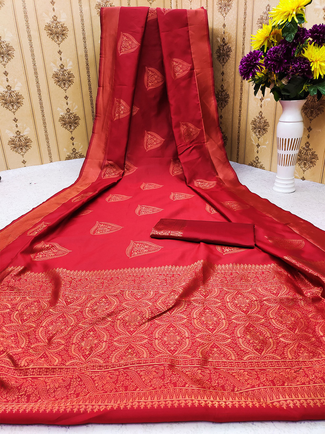 

AADVIKA Woven Design Zari Silk Blend Kanjeevaram Saree, Red