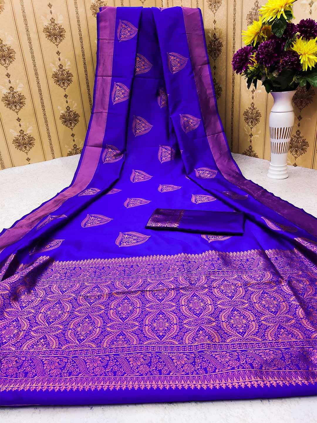 

AADVIKA Ethnic Motifs Zari Kanjeevaram Saree, Blue