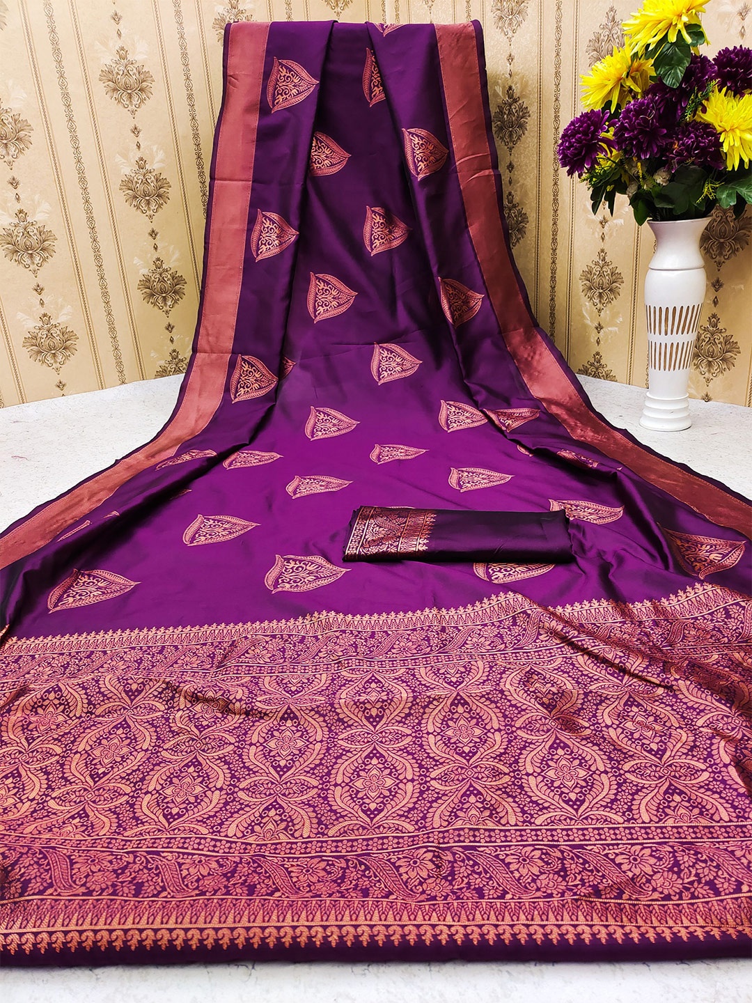 

AADVIKA Woven Design Zari Silk Blend Kanjeevaram Saree, Purple
