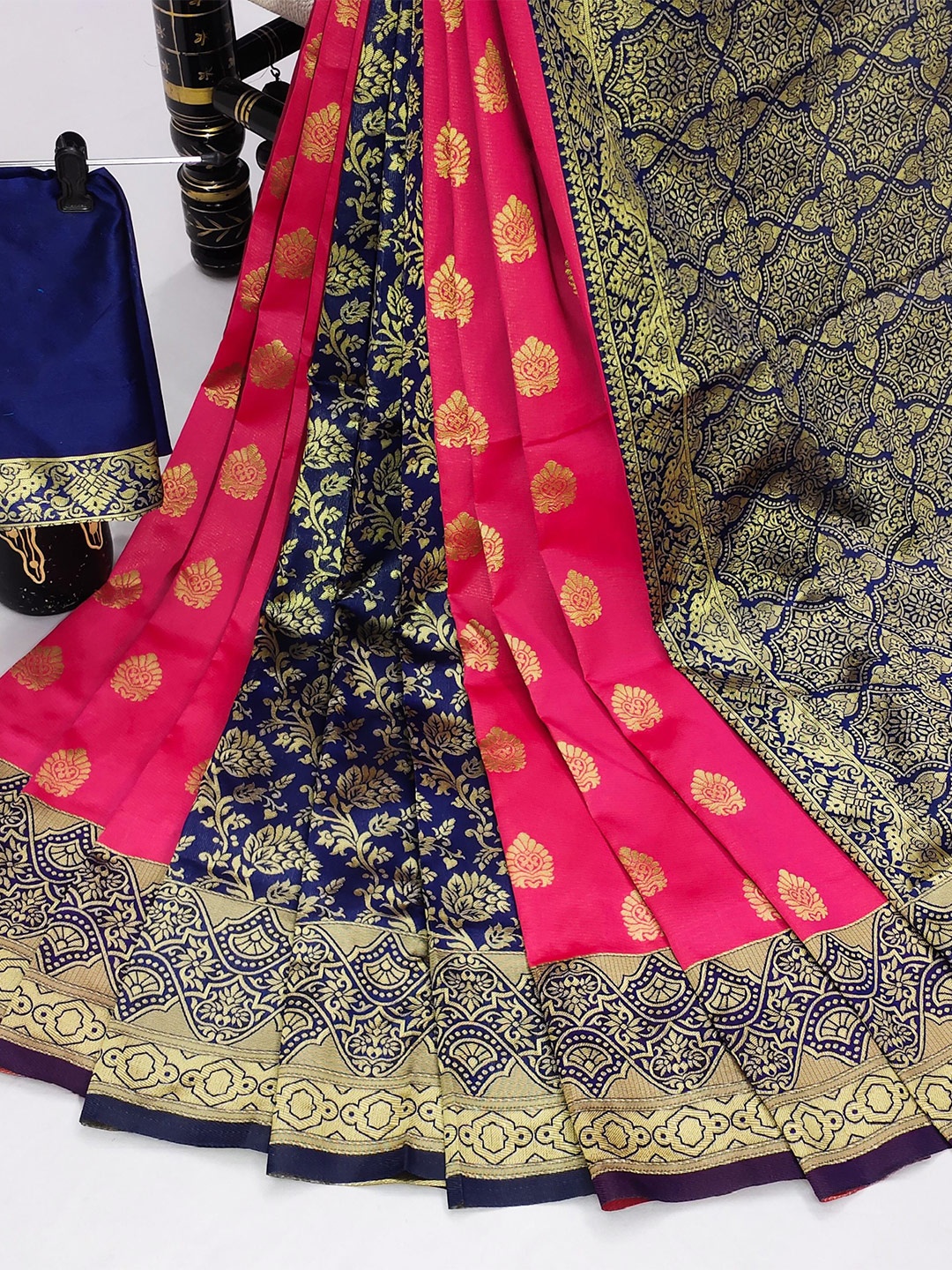 

AADVIKA Woven Design Zari Silk Blend Kanjeevaram Saree, Pink