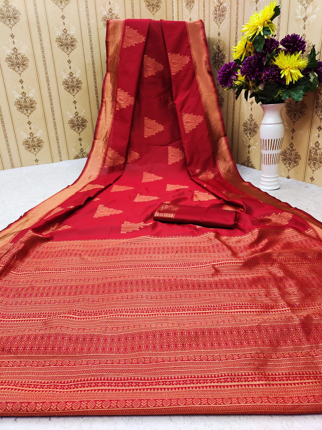 

AADVIKA Ethnic Motifs Zari Kanjeevaram Saree, Red