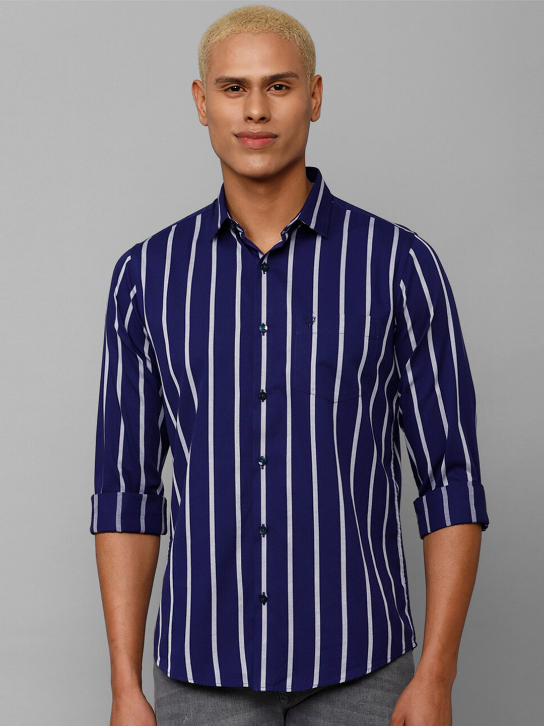 

Allen Solly Men Slim Fit Striped Pure Cotton Casual Shirt, Blue