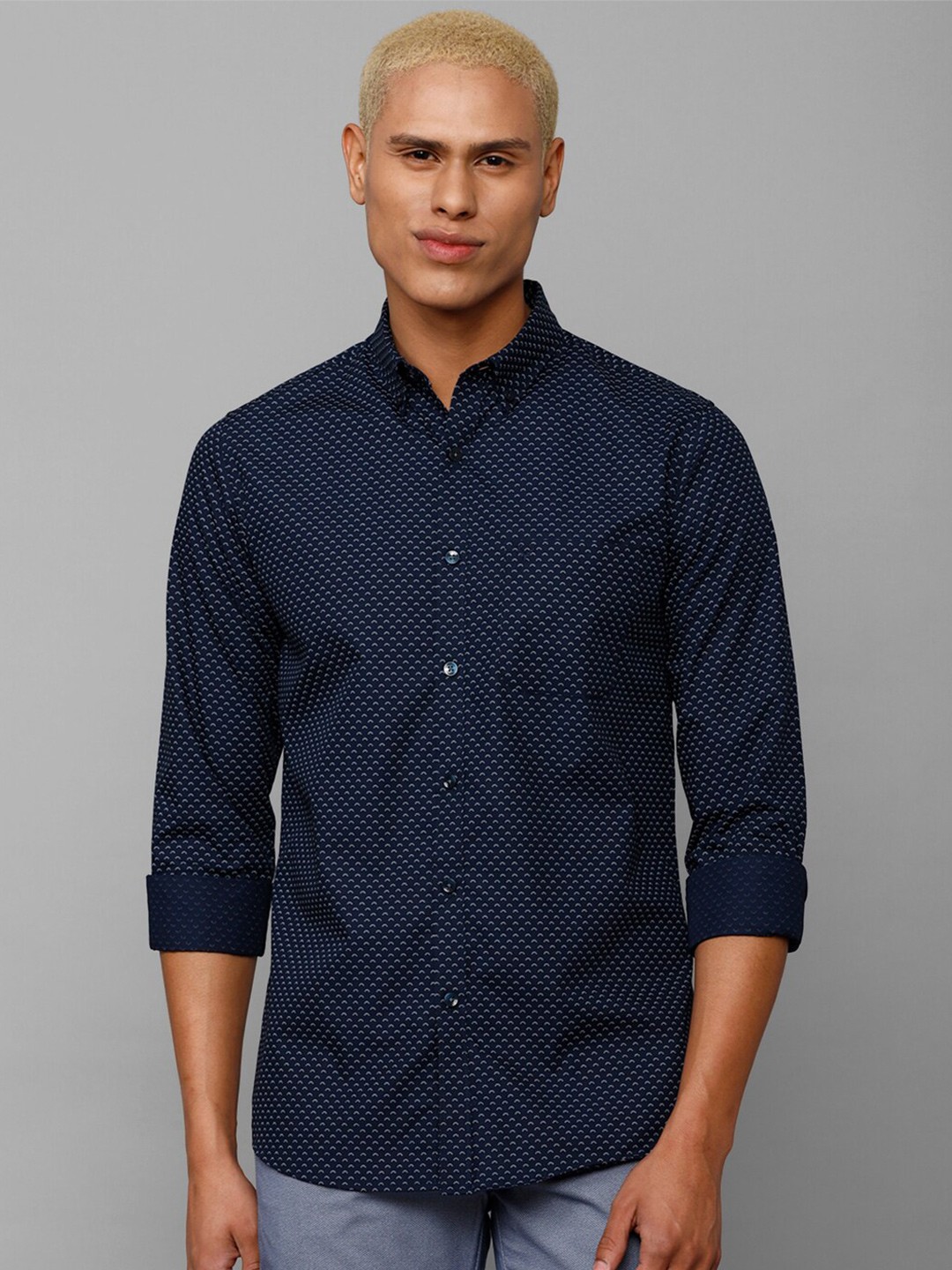 

Allen Solly Men Slim Fit Printed Pure Cotton Casual Shirt, Navy blue