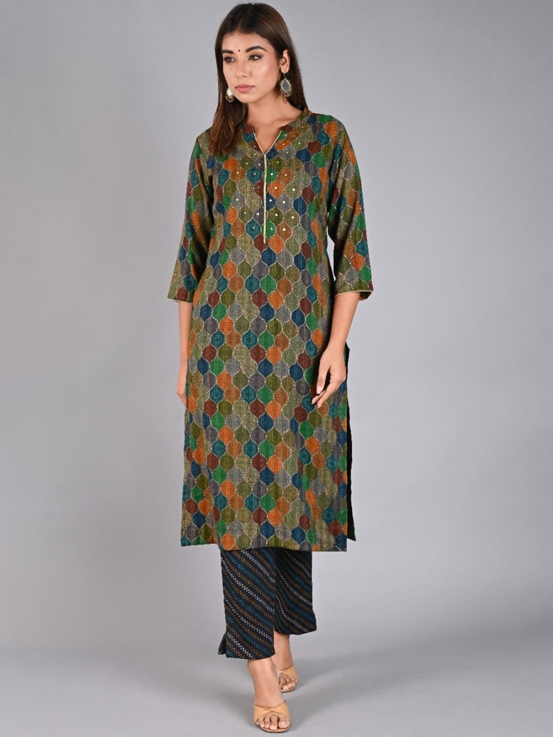 

Do Dhaage Printed Sequinned Kurta with Trousers, Green