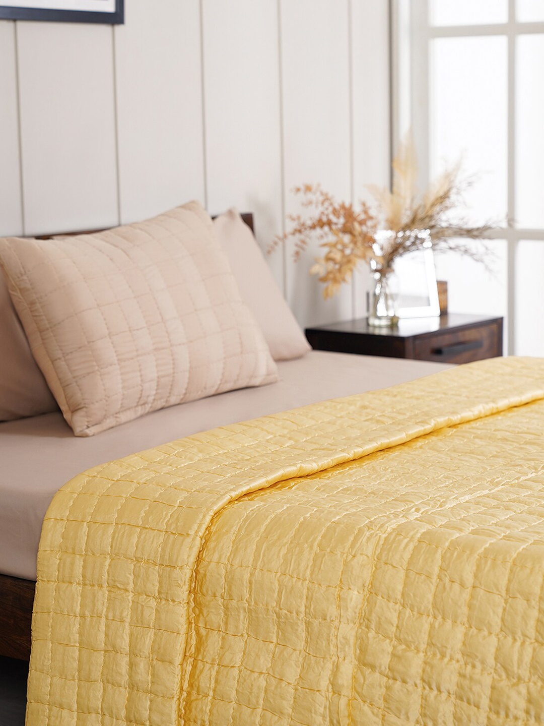 

Pure Home and Living Yellow Checked AC Room 150 GSM Double Bed Quilt