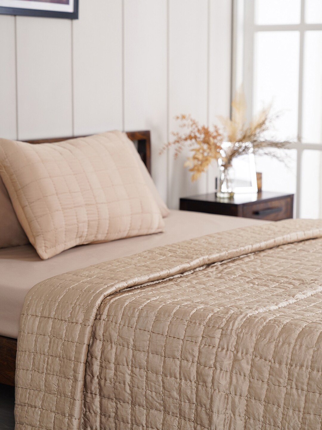 

Pure Home and Living Beige Checked AC Room 150 GSM Double Bed Quilt